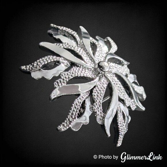 Vintage GERRY's Textured Dome Openwork Flower Silver Tone Brooch - Picture 2 of 10